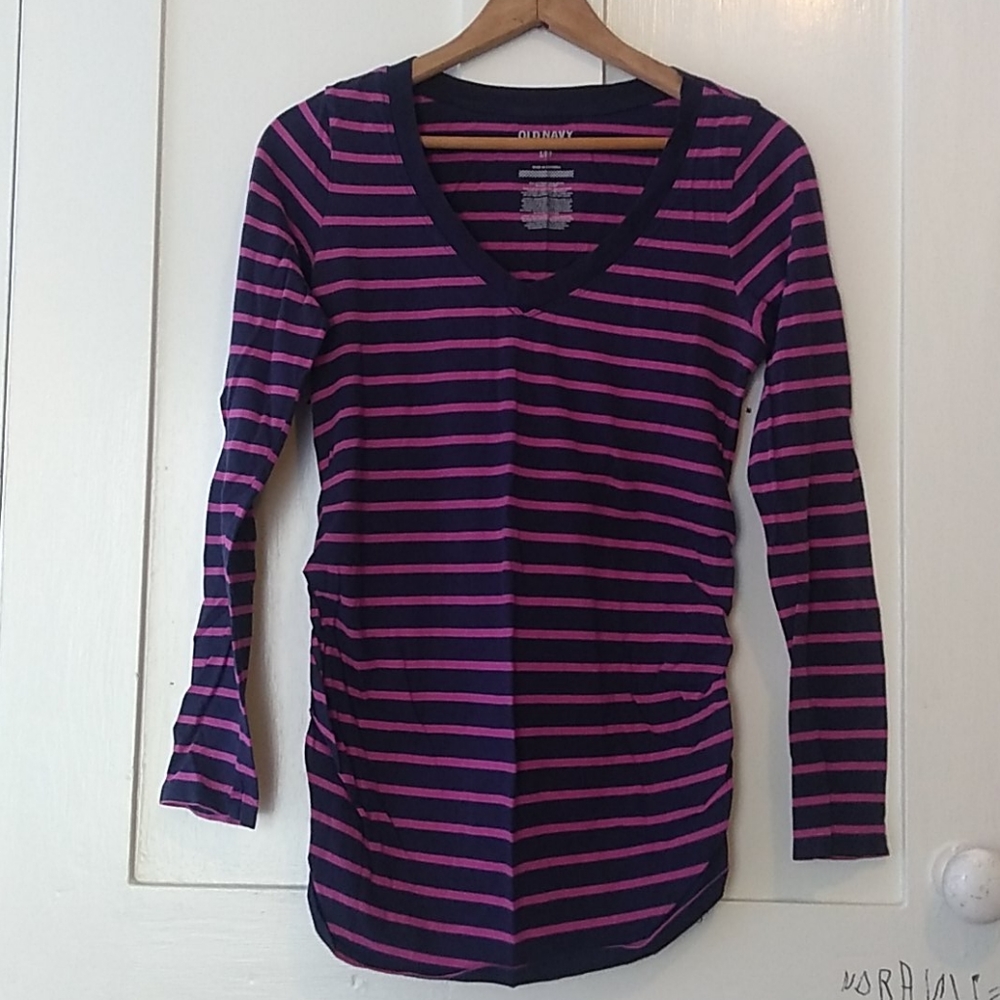 Old Navy size S long-sleeved maternity tee